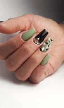 Load image into Gallery viewer, Molecule Nr 82 Gel Polish 10 ml.