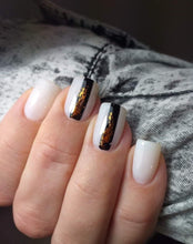 Load image into Gallery viewer, Molecule Nr 70 Gel Polish 10 ml.